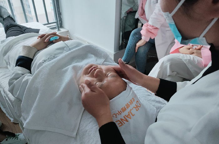 1696645876870464.png 美容皮膚管理培訓(xùn)機構(gòu).png